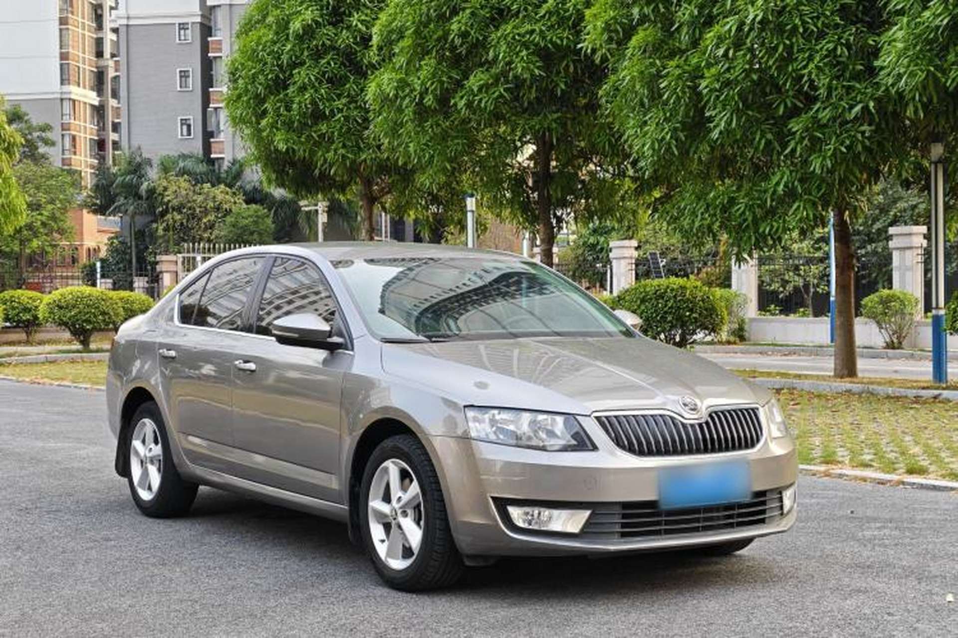 Used Skoda Octavia 2015 1.6L Automatic Yijie Edition Exterior 4