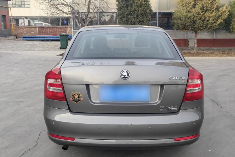 Used Skoda Octavia 2015 Classic Model 1.6L Automatic Elegance Edition Exterior 4