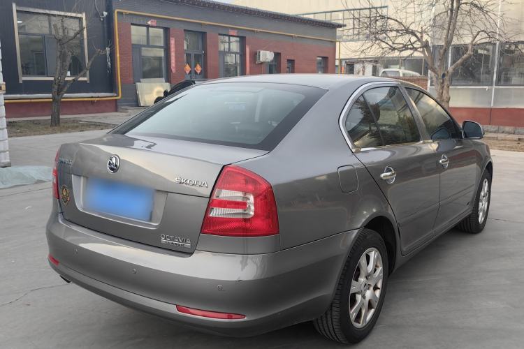 Used Skoda Octavia 2015 Classic Model 1.6L Automatic Elegance Edition Exterior 5