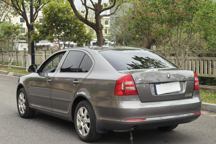 Used Skoda Octavia 2015 Classic Model 1.6L Automatic Elegance Edition Exterior 6