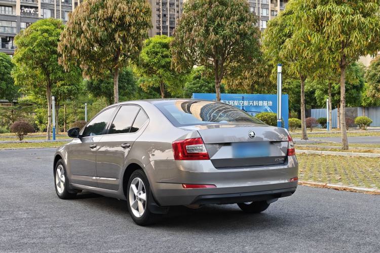 Used Skoda Octavia 2015 1.6L Automatic Yijie Edition Exterior 7
