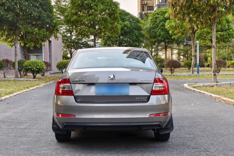 Used Skoda Octavia 2015 1.6L Automatic Yijie Edition Exterior 8