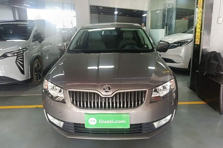 Used Skoda Octavia 2015 1.6L Manual Yijie Edition Front