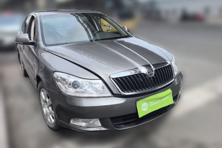 Used Skoda Octavia 2015 Classic Model 1.6L Manual Yijie Edition Front Right 45 Deg