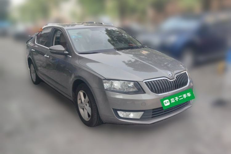 Used Skoda Octavia 2015 1.6L Automatic Yijie Edition Front Right 45 Deg