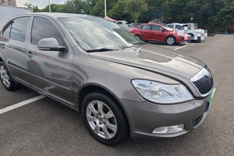 Used Skoda Octavia 2015 Classic Model 1.6L Automatic Yijie Version Front Right 45 Deg