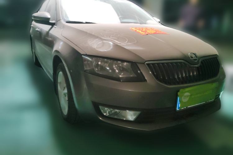 Used Skoda Octavia 2015 1.6L Automatic Yijie Edition Front Right 45 Deg