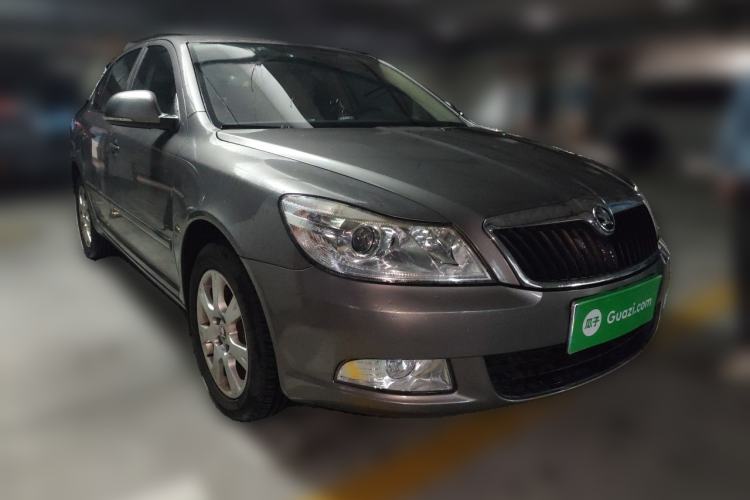 Used Skoda Octavia 2015 Classic Model 1.6L Automatic Yijie Version Front Right 45 Deg