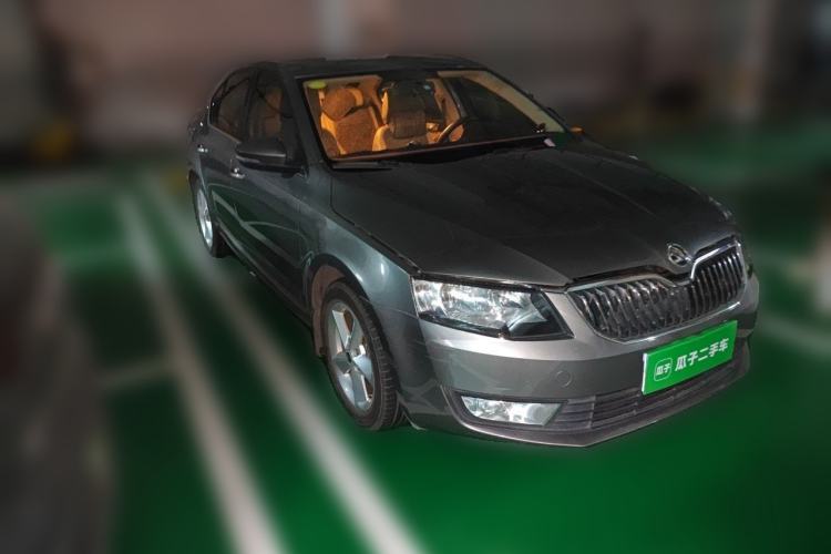 Used Skoda Octavia 2015 1.6L Manual Yijie Edition Front Right 45 Deg