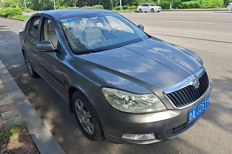 Used Skoda Octavia 2015 Classic Model 1.6L Automatic Yijie Version Front Right 45 Deg