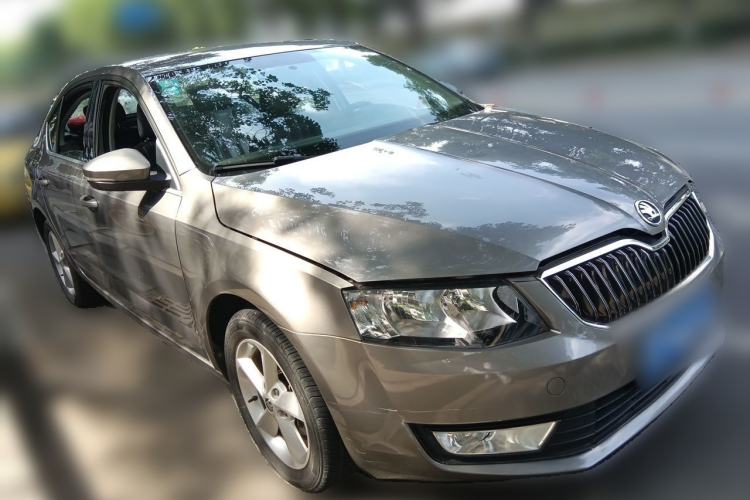 Used Skoda Octavia 2015 1.6L Automatic Yijie Edition Front Right 45 Deg