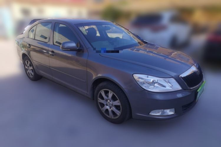 Used Skoda Octavia 2015 Classic Model 1.6L Manual Eado Version Front Right 45 Deg