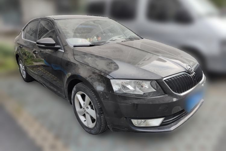 Used Skoda Octavia 2015 1.6L Automatic Yijun Edition Front Right 45 Deg