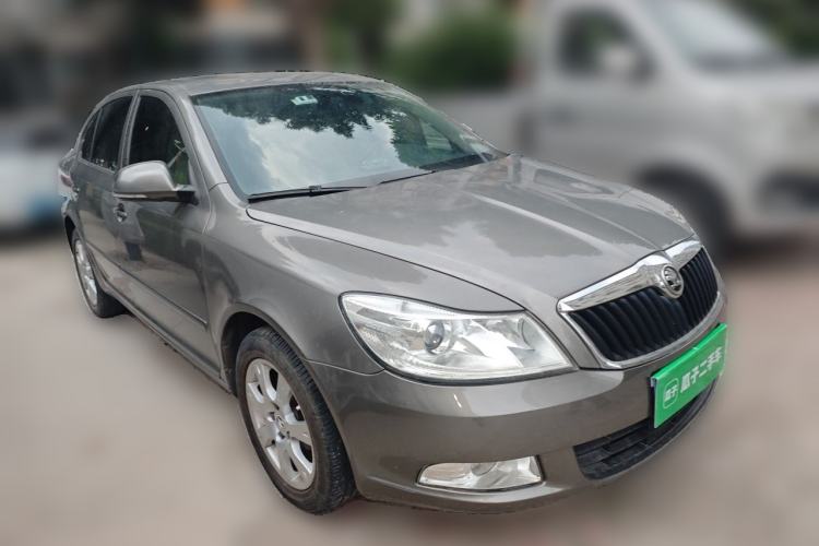 Used Skoda Octavia 2015 Classic Model 1.6L Automatic Yijie Version Front Right 45 Deg