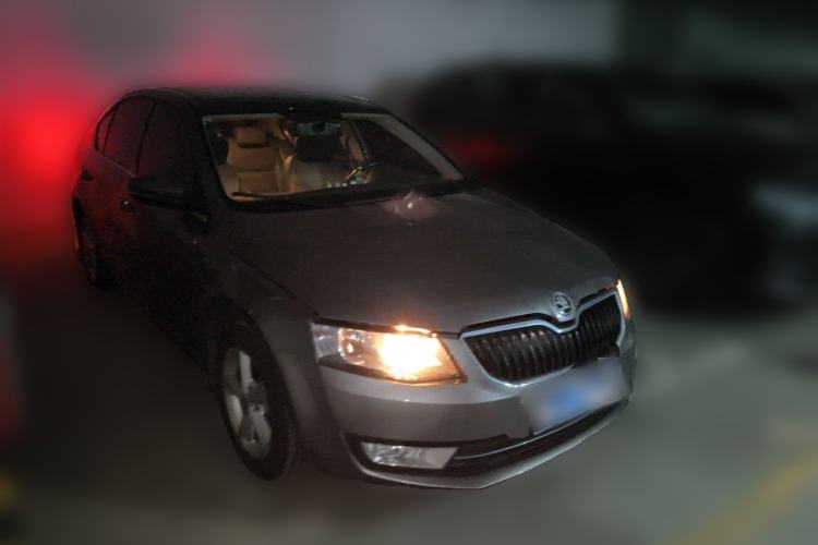 Used Skoda Octavia 2015 1.6L Manual Yijun Edition Front Right 45 Deg