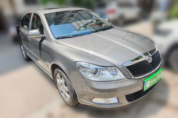 Used Skoda Octavia 2015 Classic Model 1.6L Manual Yijie Edition Front Right 45 Deg