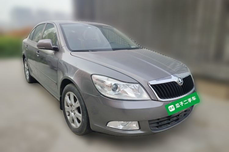 Used Skoda Octavia 2015 Classic Model 1.6L Manual Yijie Edition Front Right 45 Deg