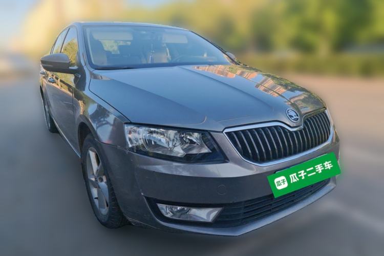 Used Skoda Octavia 2015 1.6L Automatic Yijie Edition Front Right 45 Deg