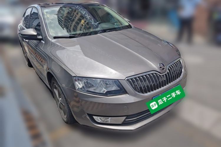Used Skoda Octavia 2015 1.6L Automatic Yijun Edition Front Right 45 Deg