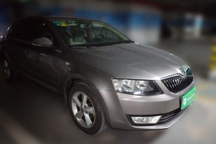 Used Skoda Octavia 2015 1.6L Automatic Yijie Edition Front Right 45 Deg