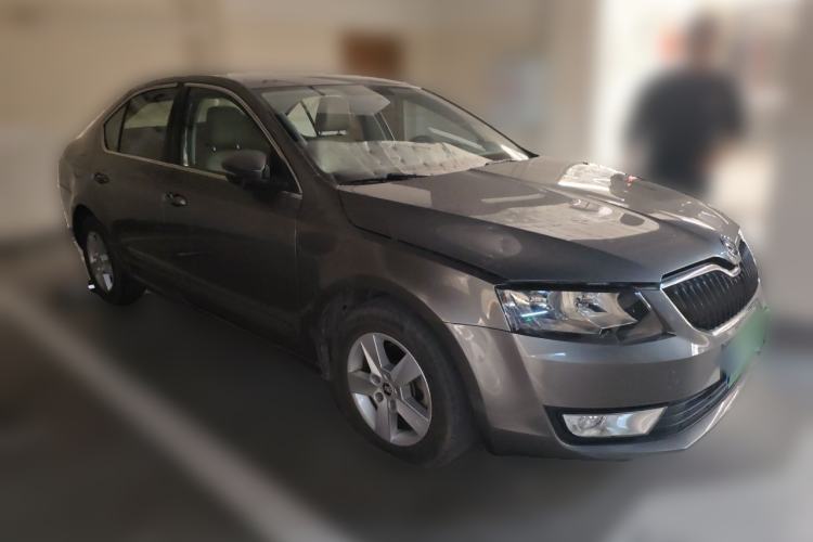 Used Skoda Octavia 2015 1.6L Manual Eado Edition Front Right 45 Deg