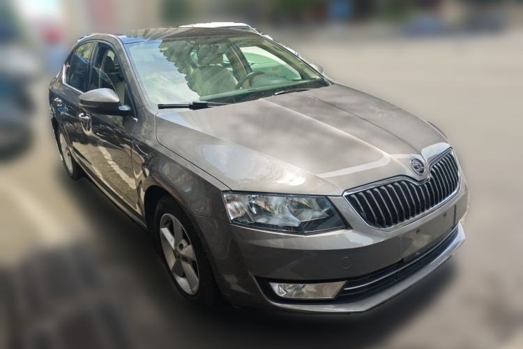 Used Skoda Octavia 2015 1.4TSI DSG Yijun Edition Front Right 45 Deg