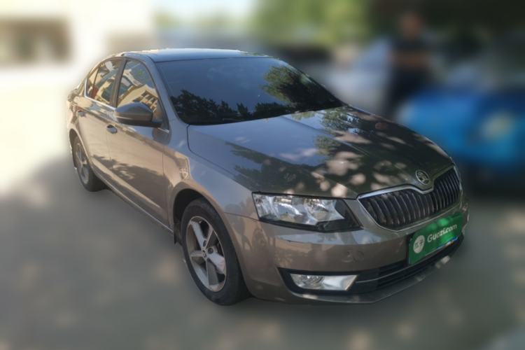 Used Skoda Octavia 2015 1.6L Automatic Yijun Edition Front Right 45 Deg