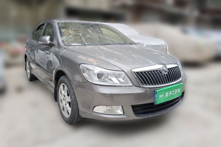 Used Skoda Octavia 2015 Classic Model 1.6L Manual Yijie Edition Front Right 45 Deg
