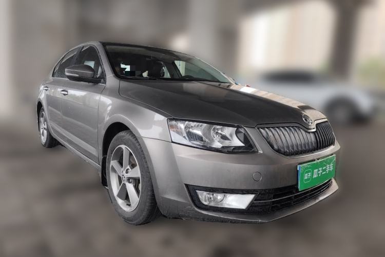 Used Skoda Octavia 2015 1.6L Manual Yijun Edition Front Right 45 Deg