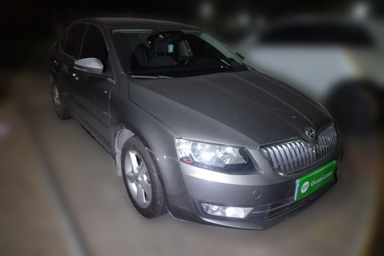 Used Skoda Octavia 2015 1.4TSI DSG Yijun Edition Front Right 45 Deg