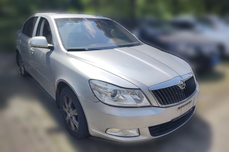 Used Skoda Octavia 2015 Classic Model 1.6L Automatic Yijie Version Front Right 45 Deg