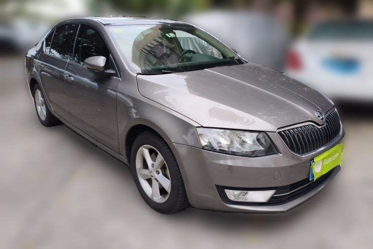 Used Skoda Octavia 2015 1.4TSI DSG Yijun Edition Front Right 45 Deg