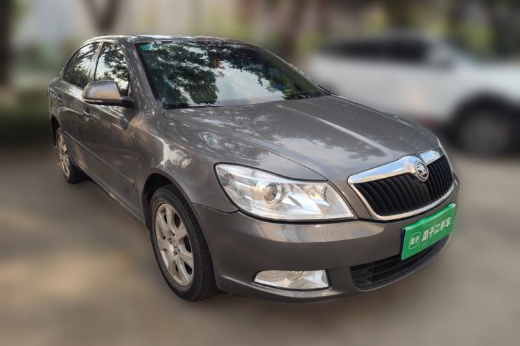 Used Skoda Octavia 2015 Classic Model 1.6L Manual Yijie Edition Front Right 45 Deg