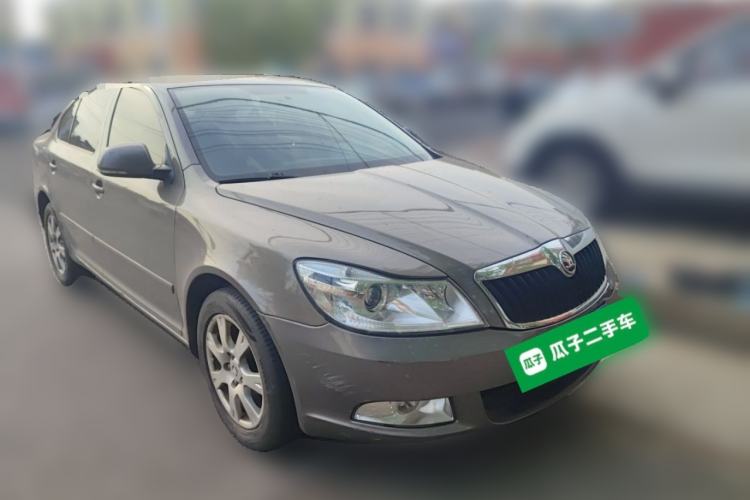 Used Skoda Octavia 2015 Classic Model 1.6L Manual Yijie Edition Front Right 45 Deg