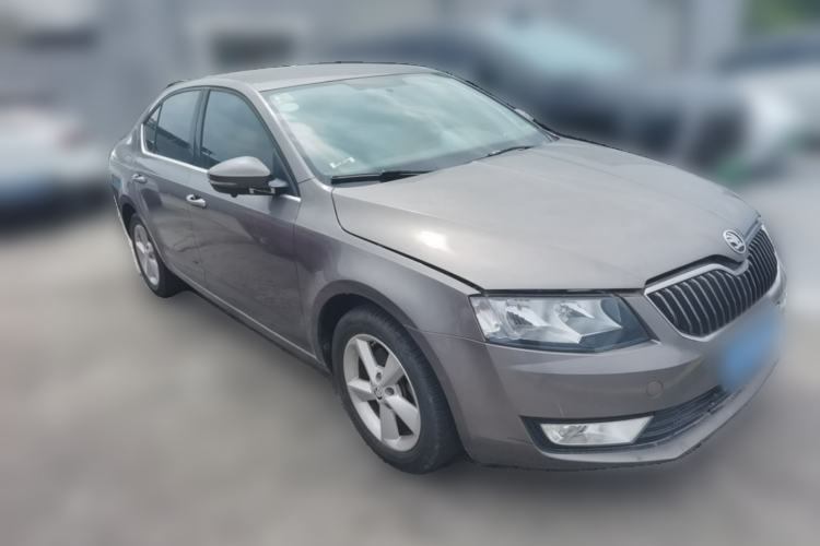 Used Skoda Octavia 2015 1.6L Automatic Yijie Edition Front Right 45 Deg