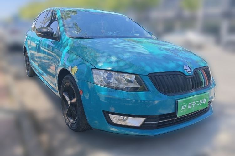 Used Skoda Octavia 2015 1.6L Manual Yijun Edition Front Right 45 Deg