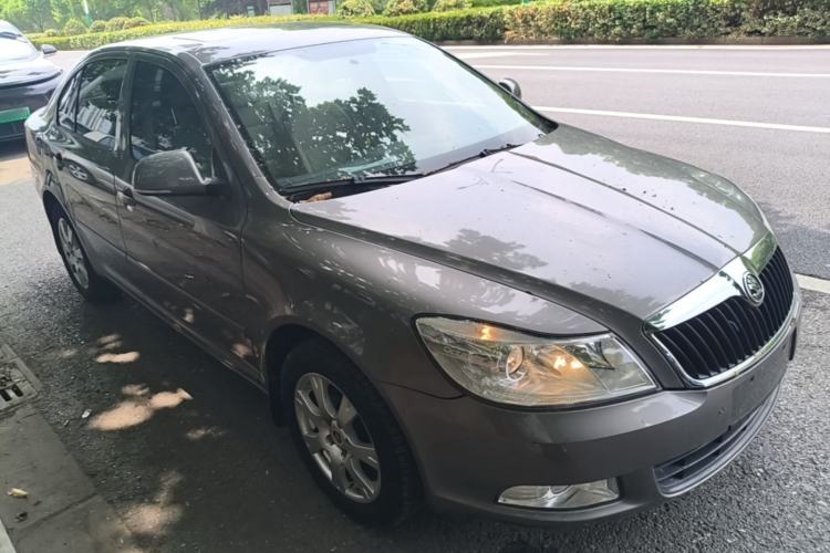 Used Skoda Octavia 2015 Classic Model 1.6L Automatic Yijie Version Front Right 45 Deg