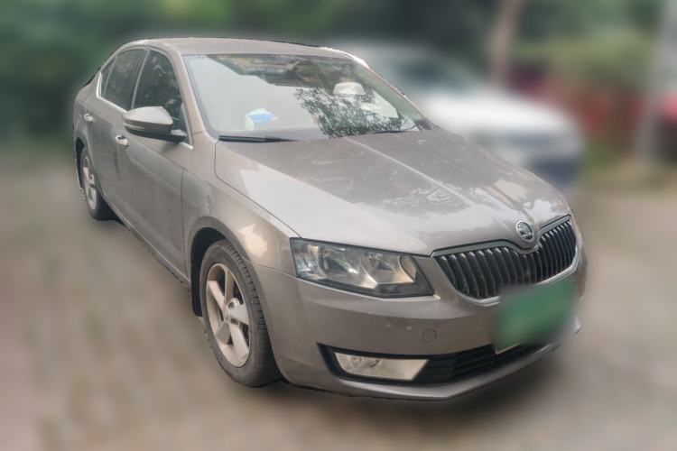 Used Skoda Octavia 2015 1.6L Manual Yijie Edition Front Right 45 Deg