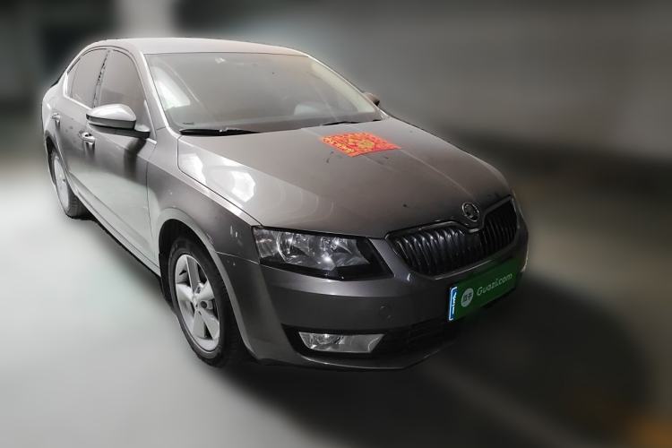 Used Skoda Octavia 2015 1.6L Automatic Yijie Edition Front Right 45 Deg