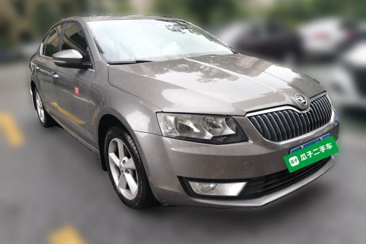 Used Skoda Octavia 2015 1.6L Automatic Yijie Edition Front Right 45 Deg