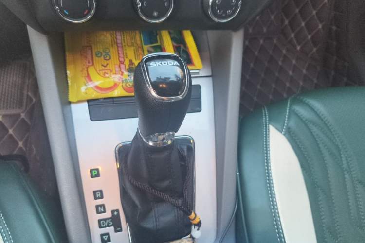 Used Skoda Octavia 2015 1.6L Automatic Yijie Edition Gear Lever