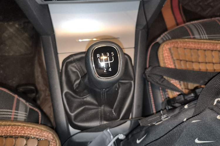 Used Skoda Octavia 2015 Classic Model 1.6L Manual Yijie Edition Gear Lever