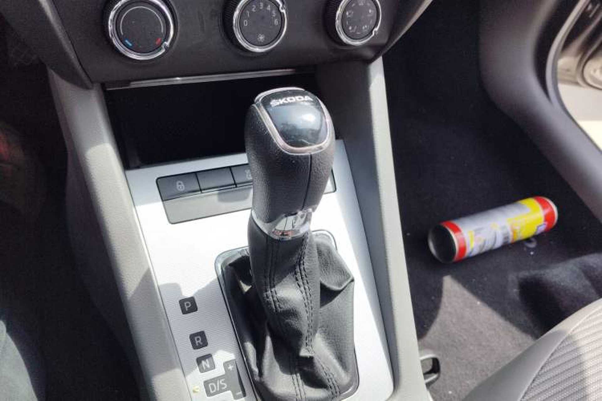 Used Skoda Octavia 2015 1.6L Automatic Yijie Edition Gear Lever