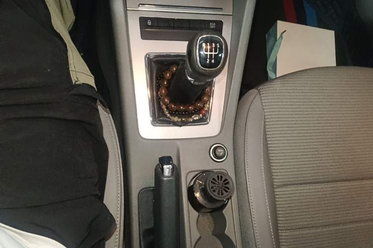 Used Skoda Octavia 2015 1.6L Manual Yijie Edition Gear Lever