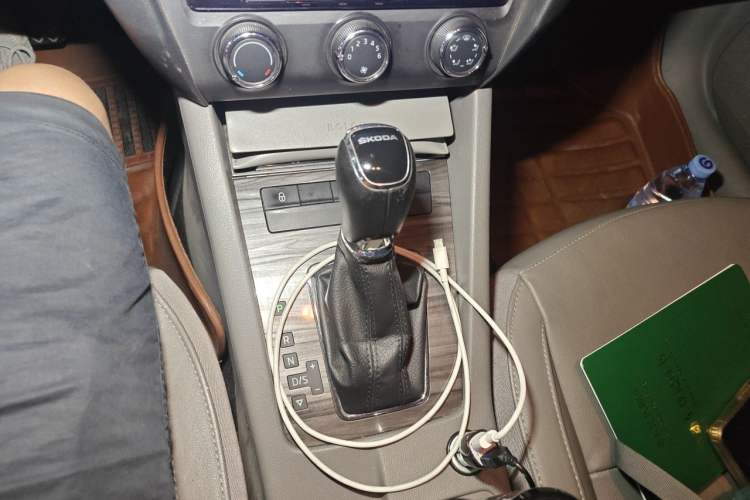Used Skoda Octavia 2015 1.6L Automatic Yijun Edition Gear Lever
