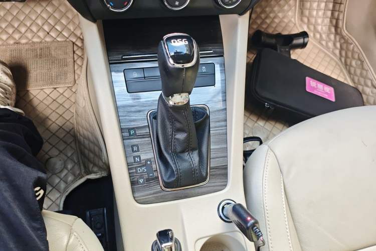 Used Skoda Octavia 2015 1.4TSI DSG Yijun Edition Gear Lever