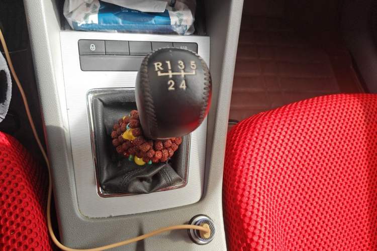 Used Skoda Octavia 2015 1.6L Manual Yijie Edition Gear Lever
