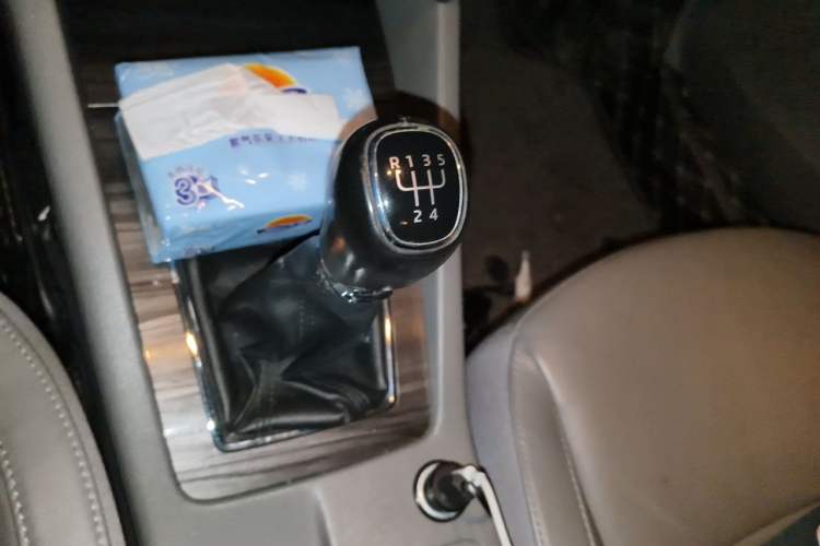 Used Skoda Octavia 2015 1.6L Manual Yijun Edition Gear Lever