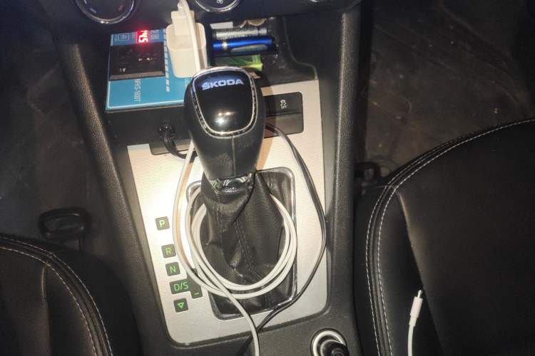 Used Skoda Octavia 2015 1.6L Automatic Yijie Edition Gear Lever