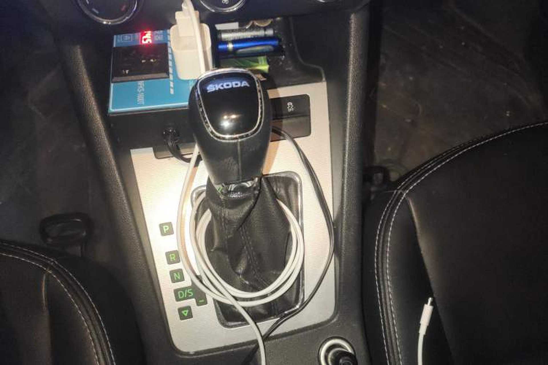 Used Skoda Octavia 2015 1.6L Automatic Yijie Edition Gear Lever